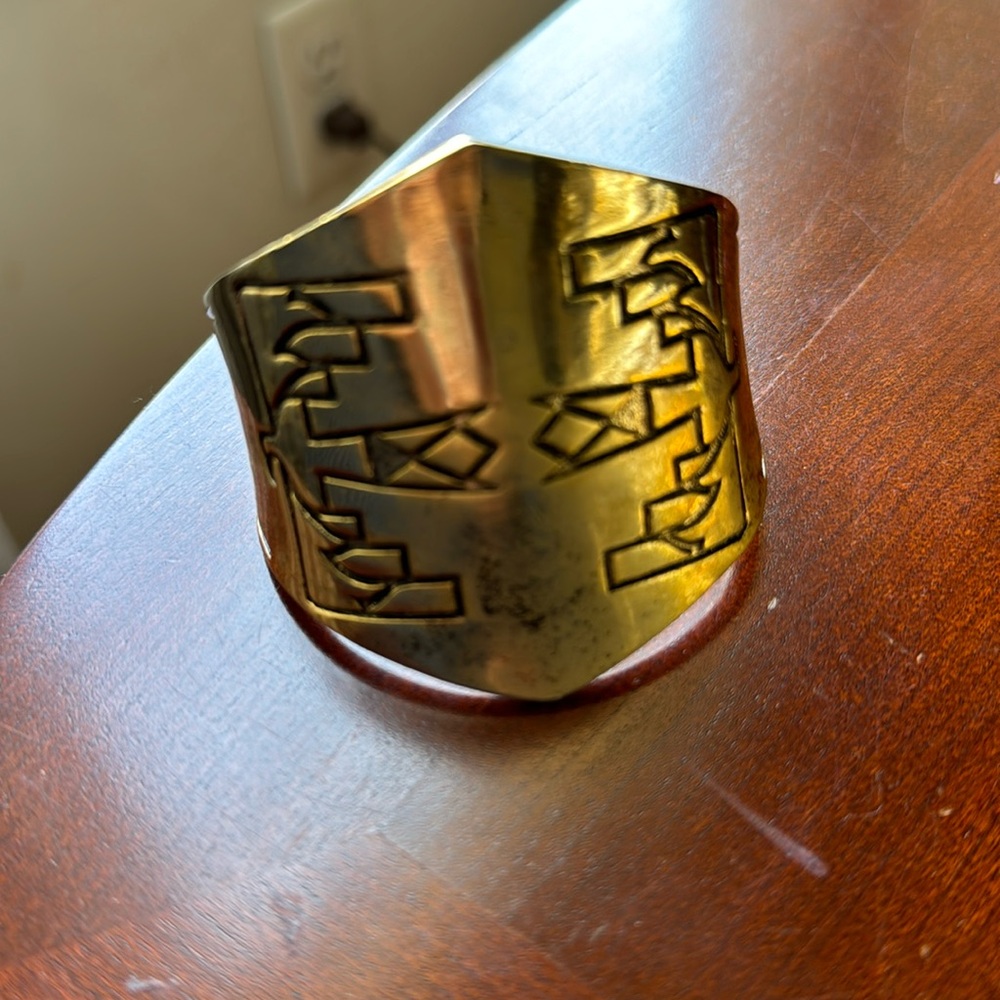 Hard to find, Low Luv Cuff Good Condition